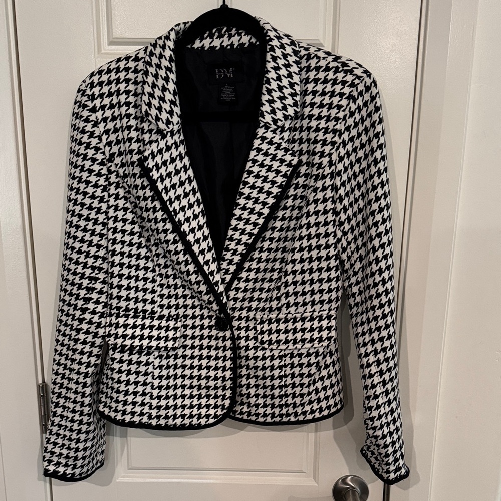 Classic Houndstooth Blazer in Black and White